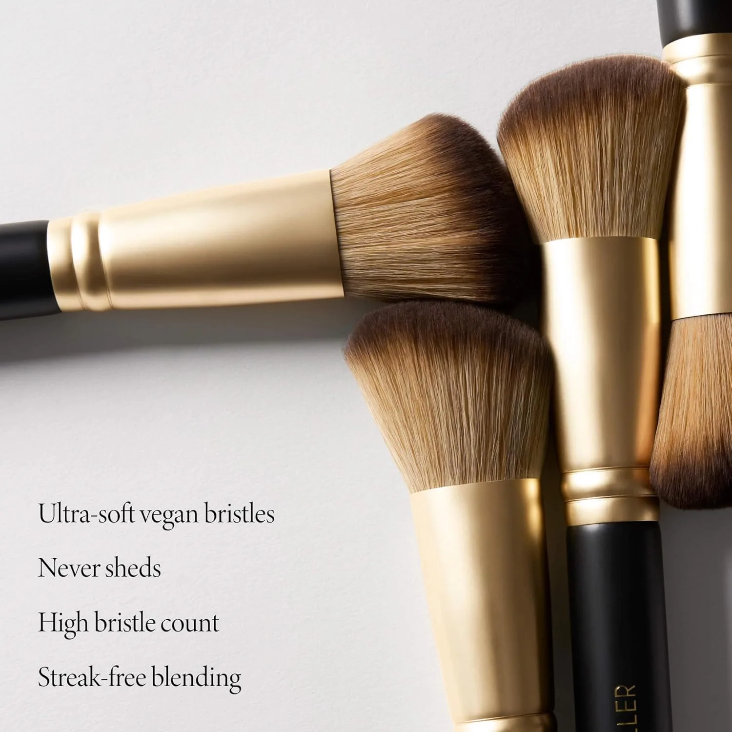 LAURA GELLER NEW YORK Angled Blush Brush
